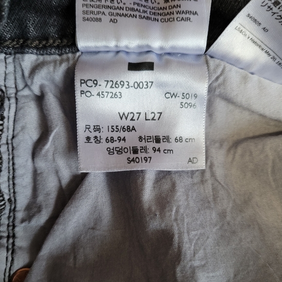 Levi's Ribcage Straight Feelin' Cagey Black size 27 - Picture 16 of 16